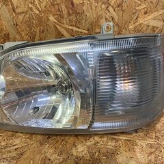 トヨタ200系ハイエース1型2型純正ヘッドライト左右セット黄ばみ無しレンズコーティング済みワイドもナローも