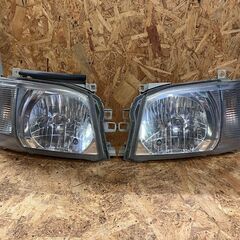 トヨタ200系ハイエース1型2型純正ヘッドライト左右セット黄ばみ無しレンズコーティング済みワイドもナローも