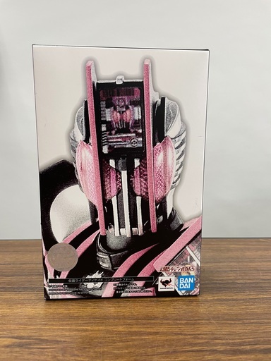 S.H.Figuarts 真骨彫製法 仮面ライダーディケイド コンプリートフォーム