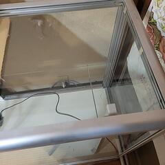 ガラスケース、ショーケース