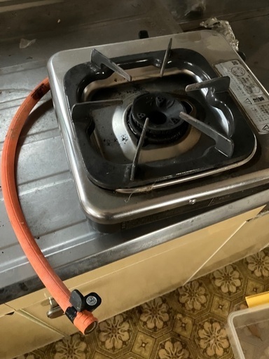 小さいガスコンロですがまだまだ現役で使えます。