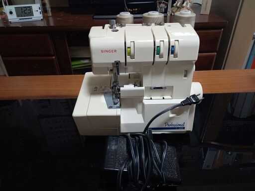 ロックミシン　シンガー　プロッフェッショナル　S-300