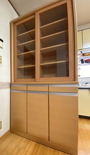 大川で買った食器棚まだまだ使えます
