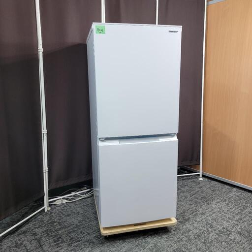 7221‼️配送設置は無料‼️1週間使用の美品✨✨最新2023年製✨つけかえドア✨SHARP 152L 2ドア 冷蔵庫