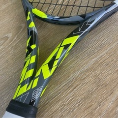 BabolaT Pure Aero98 バボラ　ピュアアエロ98 G2  グリップ2 国内正規品の極美品  購入しましたが自分には合わなかったので出品します。 1時間×2回ほど使用しました。 目立った傷もなくほぼ新品に近い状態です。  ガットはRPMチームを50で張っています。  #テニス #テニスラケット #ラケット #硬式 #硬式テニス #硬式テニスラケット #Babolat #バボラ #ピュアアエロ #98 #ピュアアエロ98