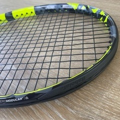 BabolaT Pure Aero98 バボラ　ピュアアエロ98 G2  グリップ2 国内正規品の極美品  購入しましたが自分には合わなかったので出品します。 1時間×2回ほど使用しました。 目立った傷もなくほぼ新品に近い状態です。  ガットはRPMチームを50で張っています。  #テニス #テニスラケット #ラケット #硬式 #硬式テニス #硬式テニスラケット #Babolat #バボラ #ピュアアエロ #98 #ピュアアエロ98