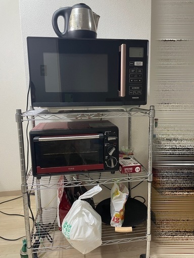 電子レンジ、トースター、ケトル、棚