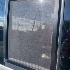 200系ハイエースの２列目右側スライドドアガラス