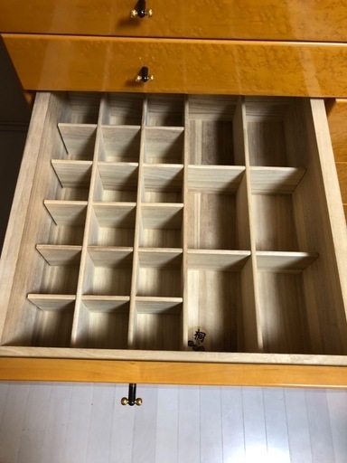 府中家具　バーズアイメープル　8段チェスト　整理箪笥　内側総桐仕様 府中家具バーズアイメープル8段チェスト整理箪笥洋服タンス 府中家具