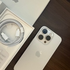 iPhone 15 pro ホワイトチタニウム　256GB