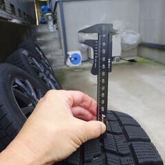 スタッドレスタイヤ　GoodYear　IceNavi7　２２５/６０ Ｒ１７（ナット付き）