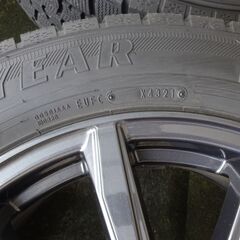 スタッドレスタイヤ　GoodYear　IceNavi7　２２５/６０ Ｒ１７（ナット付き）