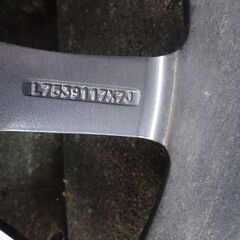 スタッドレスタイヤ　GoodYear　IceNavi7　２２５/６０ Ｒ１７（ナット付き）