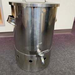 キャンプにレトロステンレスウォータージャグ