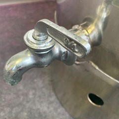 キャンプにレトロステンレスウォータージャグ