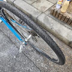 クロスバイク　７００ｘ２８ｃ　６変速　青　配達可能