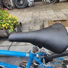 クロスバイク　７００ｘ２８ｃ　６変速　青　配達可能