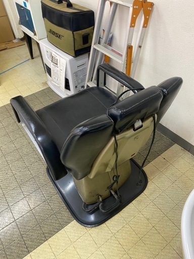 (2台目)　散髪椅子　タカラベルモント　電動昇降　SET JET　理容椅子　業務用　電動　シャンプーチェア　動作品　黒　sc-211 TAKARA BEAUTY