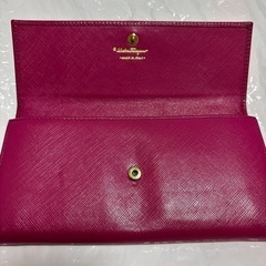 ferragamo　フェラガモ　長財布　ピンク