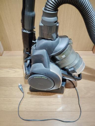 最高機能パナソニック　コードレス充電式掃除機サイクロン　コードが無いので移動らくらく　定価約80000円置くだけ充電します　コードが無く軽いです。 パナソニック コードレス充電式掃除機サイクロン コードが無いので移動