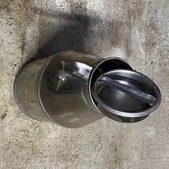 久保の牛乳缶　ステンレス製ミルク缶　オブジェ 飾り　アンティーク　傘立て　 ガーデニング　