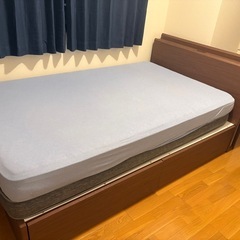 セミダブルベッド　ニトリ　フレームとマットレス