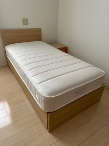 収納引き出し2個付き　シングルベッド　ニトリ　マット付き