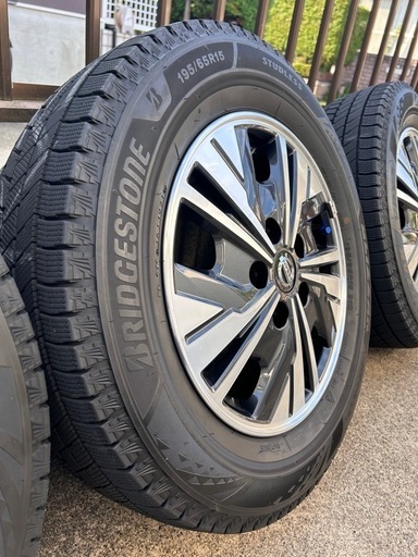 ブリザックREVO3 日産セレナ（C27）純正ホイール