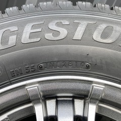 ハイエース用　アルミ付きスタッドレスタイヤ