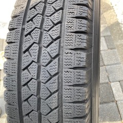 ハイエース用　アルミ付きスタッドレスタイヤ