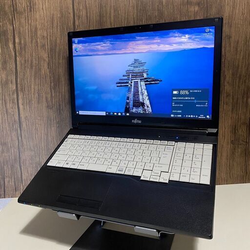 【限定10台！】1か月保証 コスパ抜群 全国発送対応  Corei5 快適SSD 富士通 ノートPC Office テンキー付き ④ キャッシュレス決済対応