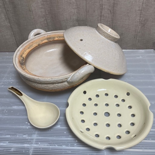 美品です。長谷園ヘルシー蒸し鍋 （蓋・ざる・スプーン付き）