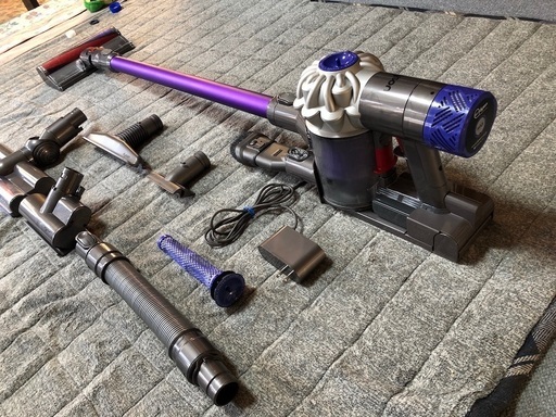 Dyson  V6   掃除機 　バッテリー新品   充電ステーションとアタッチメント多数 ⑥