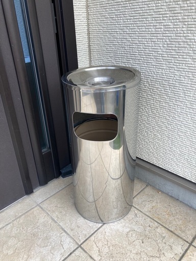 使いやすいスタンド灰皿　ゴミ箱付き！