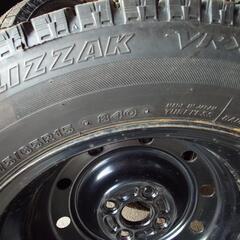 ブリジストン　ブリザック　スタッドレスタイヤ　ホイール　ホイールカバー付き