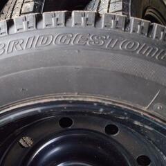 ブリジストン　ブリザック　スタッドレスタイヤ　ホイール　ホイールカバー付き