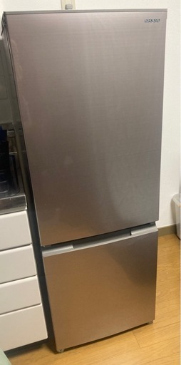 美品　2022年製　シャープ　冷蔵庫