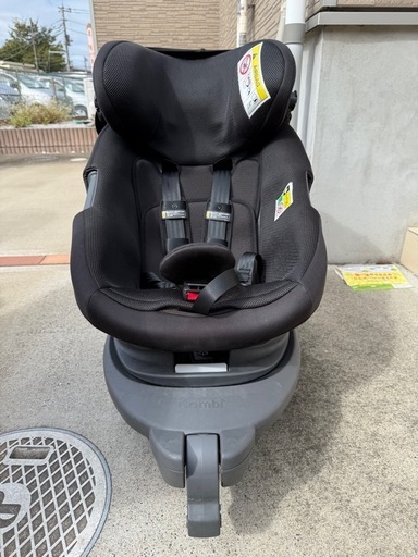【美品】Combi 車用チャイルドシート ブラック チャイルドシート チャイルド&ジュニアシート(1才頃～）の通販