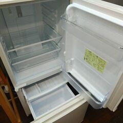 3か月間保証☆配達有り！25000円(税抜）シャープ 2ドア 冷蔵庫 137L シルバー 2020年製