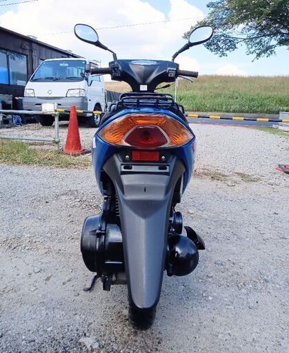 優れたエンジン。スズキ V50 (アドレス)。バッテリーは新品です。燃料