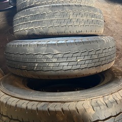 引き取り値引きあり札幌市内配達無料。ハイエース新車外しタイヤ！