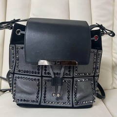 クリスチャンルブタン　ラッキーエルバケット　2wayバッグ　スタッズ1個欠け クリスチャンルブタン ラッキーエルバケット 2wayバッグ スタッズ1個欠け