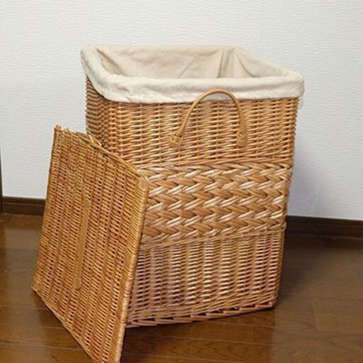 藤の蓋付き ランドリーバスケット