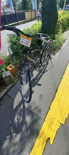 【リサイクルショップどりーむ鹿大前店】No1732 自転車 28インチ ライト・カゴ付・カギ・切り替え付き 写真参照