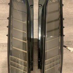 【激安】ハイエース200系LEDテールランプオープニング機能付　流れるウィンカー