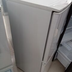お値段見直しました☆ジモティ割あり☆ SHARP 冷蔵庫 SJ-D14E 137L 19