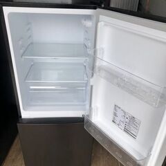 NO 589 ★高い年式★福岡市内配送設置無料★2024年式　冷蔵庫 小型 2ドア 117L 新生活 ひとり暮らし 一人暮らし コンパクト 右開き オフィス 単身 おしゃれ ガンメタリック MAXZEN JR117ML01GM