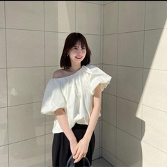 acka オフショルトップス