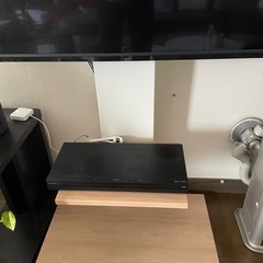 49型　REGZA 4Kテレビ　2018年購入　壁掛け風スタンド付