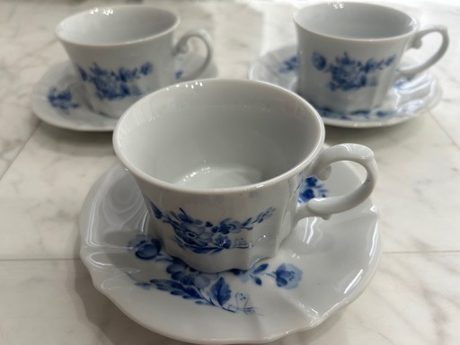 ナゴヤセラミック　レトロ　青い花柄のカップとソーサー 3個セット